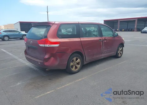 2012 Toyota Sienna Base V6 7 Passenger z USA, uszkodzony, nr VIN 5TDZK3DC5CS195229